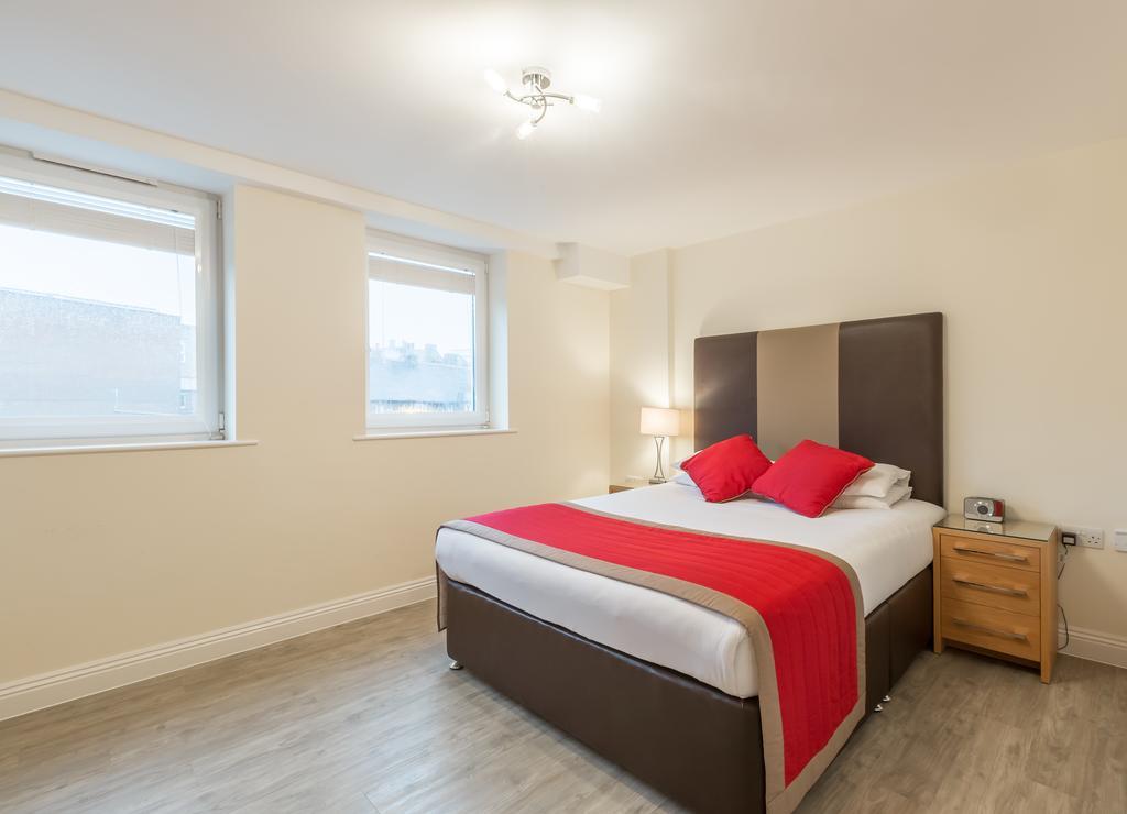 House Of Fisher - Central Point Basingstoke Esterno foto